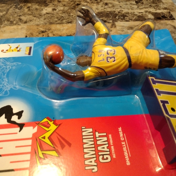1993 KENNER - SHAQ ATTAQ - JAMMIN GIANT - LSU TIGERS - SHAQUILLE O'NEAL - Picture 2 of 3